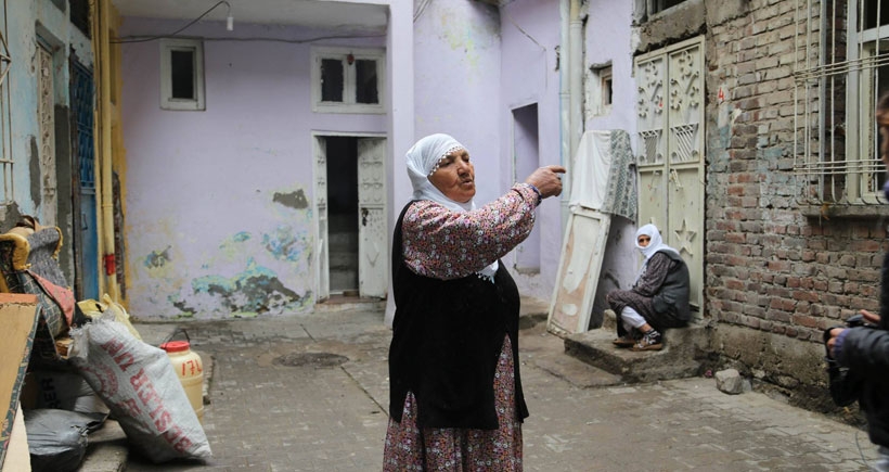 Sur’da yaşayan Cemile Candan: Ensarioğlu ailesindeniz deyip evi almak istediler