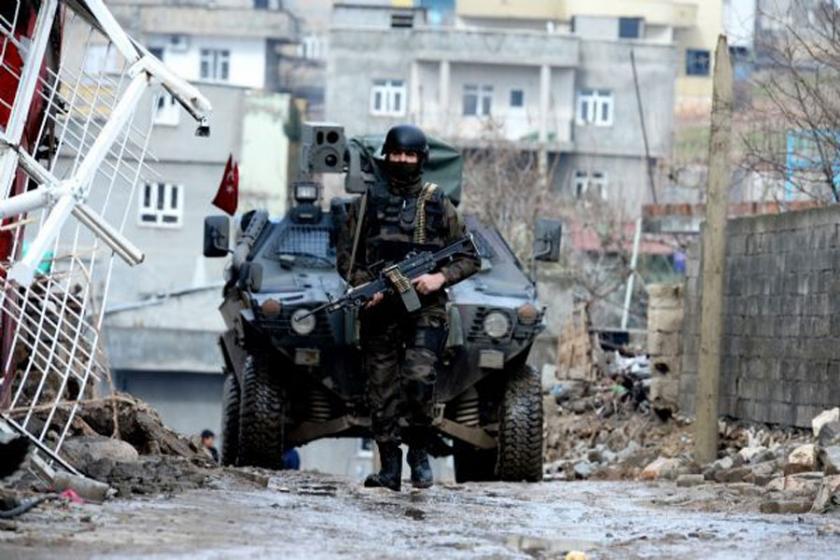 Silopi'de zırhlı askeri araca bombalı saldırı: 3 yaralı