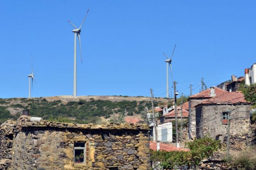 Çeşme'deki RES'lere durdurma kararı