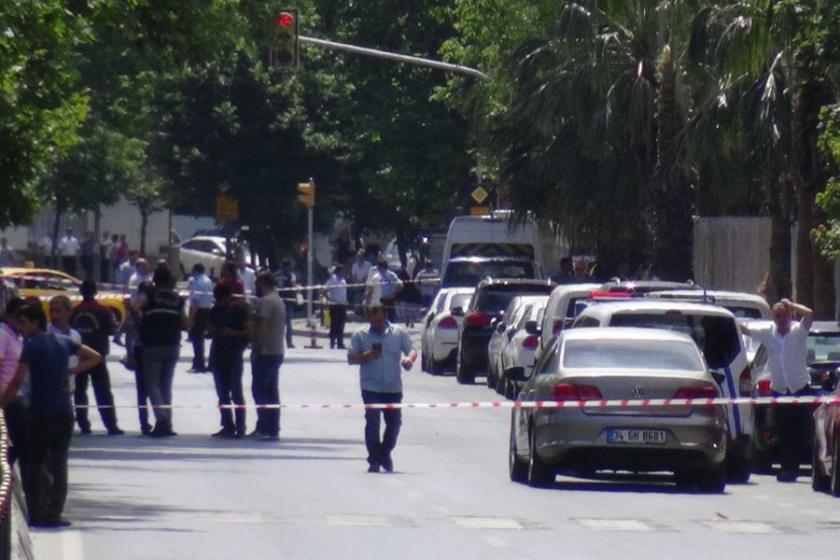 Vezneciler'de şüpheli paket caddeyi trafiğe kapattı