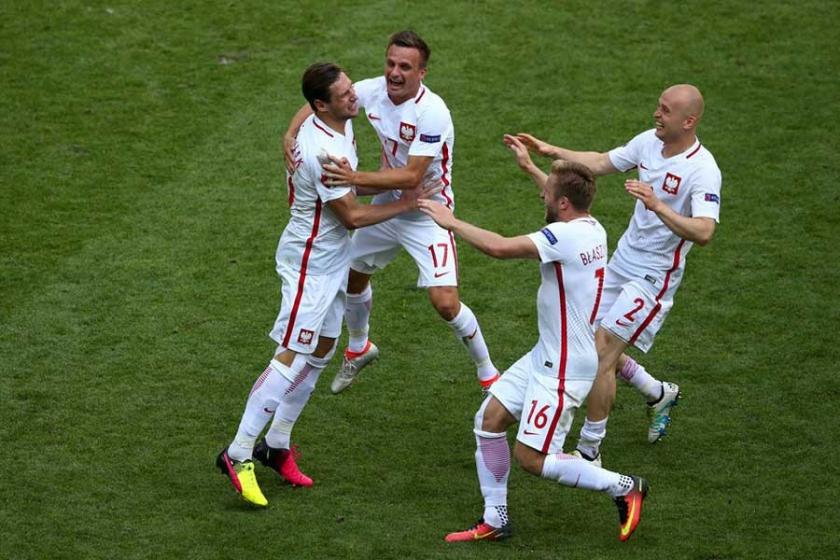 Euro 2016'da ilk çeyrek finalist Polonya oldu