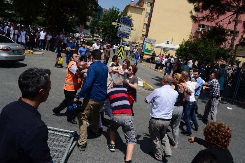 Hastane önünde yaralı yakınları arasında kavga çıktı