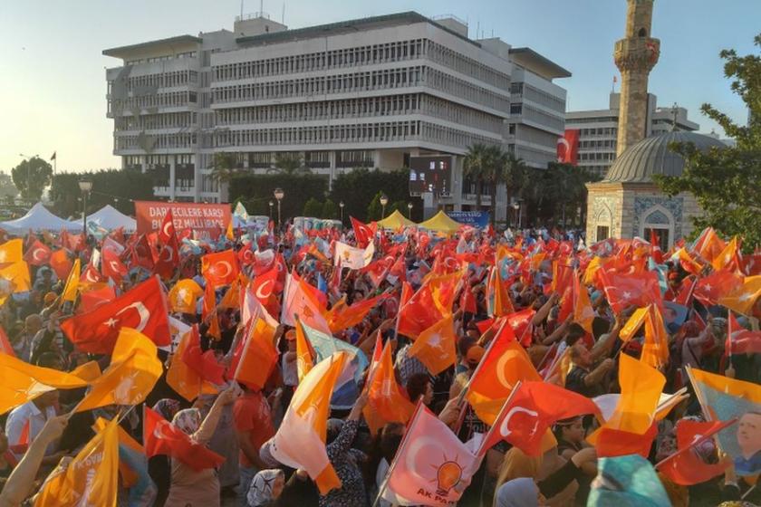 İzmir'de AKP'liler miting yaptı