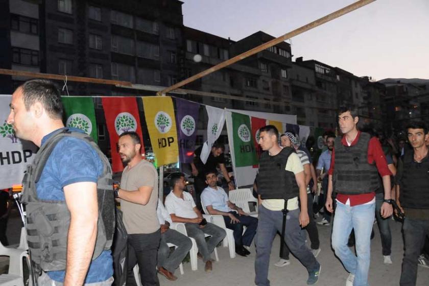 HDP ve DBP'nin Demokrasi Nöbeti'ne polis baskını