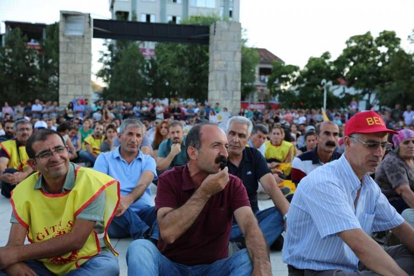 Dersim'de açığa alınan öğretmenler için oturma eylemi