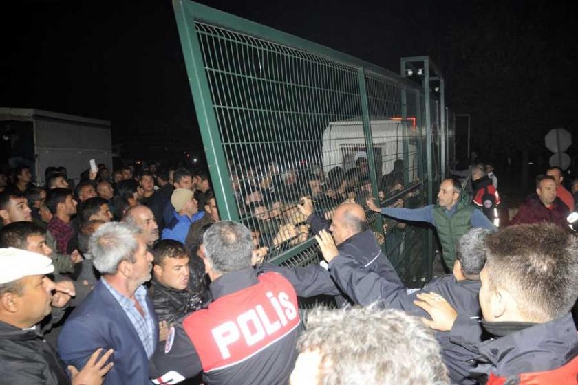 Antalya'da çiftçi, hal kapılarını kapattı, eylem yaptı