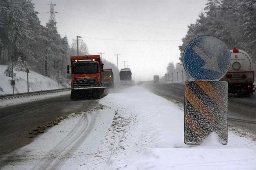 Bolu Dağı'nda kar ulaşımı zorlaştırdı