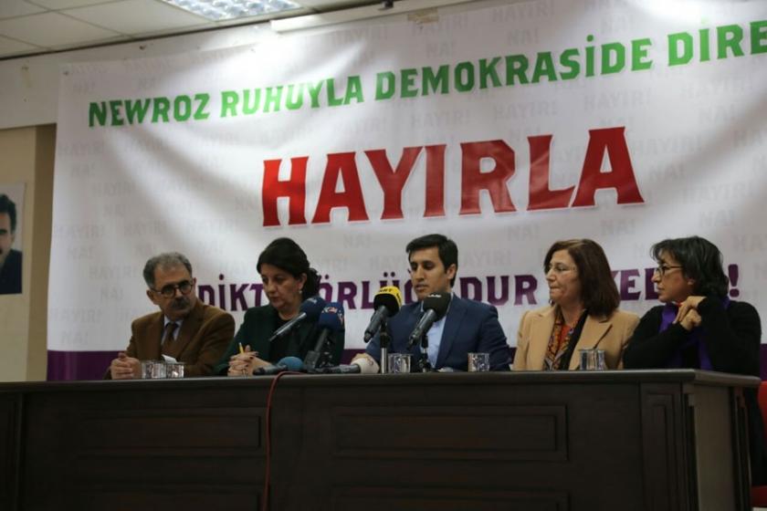 ‘Demokraside direnelim, ‘Hayır’la diktatörlüğe dur diyelim’