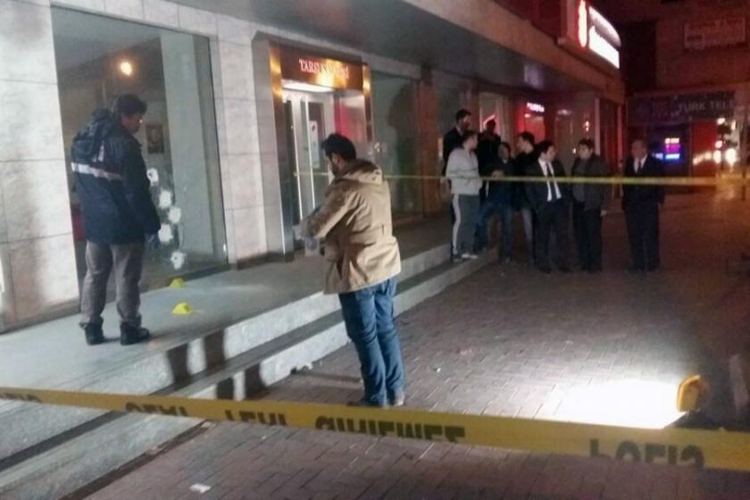 Tarsus'ta çiftçi, tarlasına haciz koyan bankayı taradı