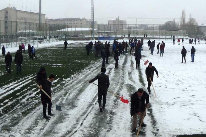 Karlı zemini temizlemek taraftara düştü