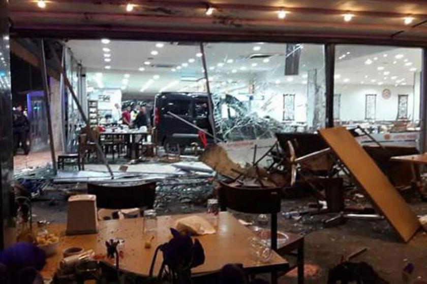 Cinayet zanlısı gasbettiği araçla restorana daldı: 11 yaralı