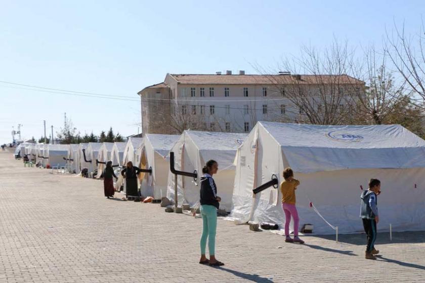 Deprem sonrası Samsat'ta eğitim 40 çadırda devam edecek