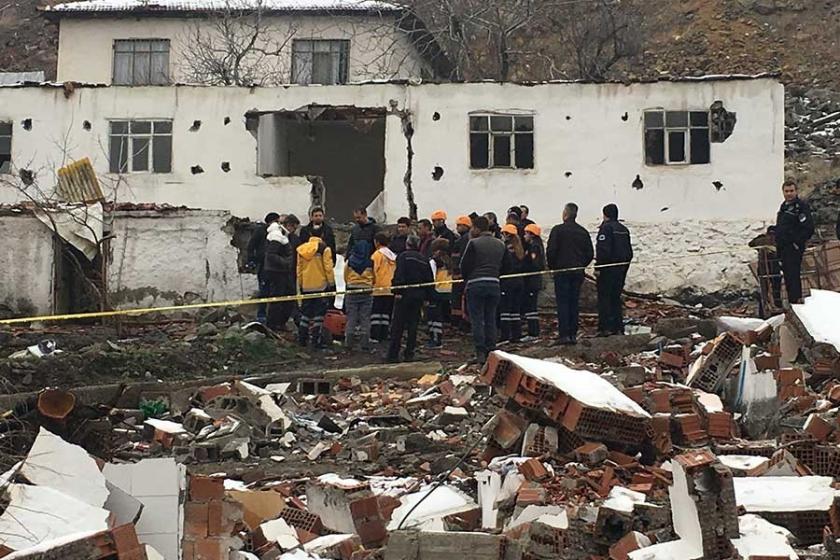 Hurda toplarken üzerlerine duvar çöktü: 1 ölü, 2 yaralı