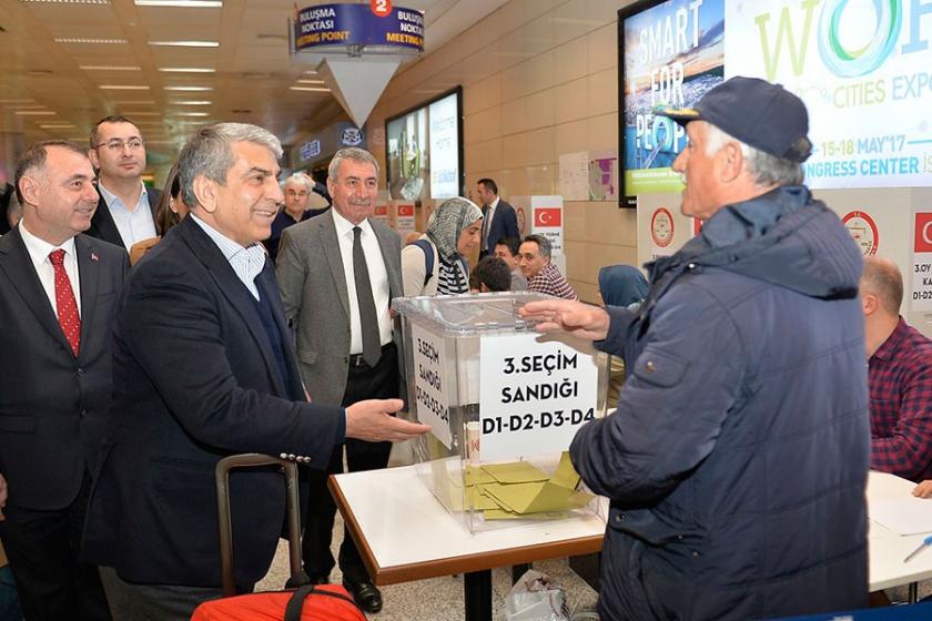 CHP’liler yurt dışı seçmen sandığını ziyaret etti 