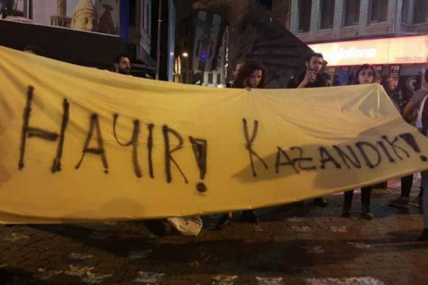 Şaibeli referandum sonuçları protesto ediliyor