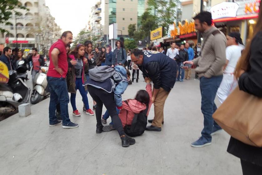 İzmir'de referandumu protesto eden 7 kişi tutuklandı