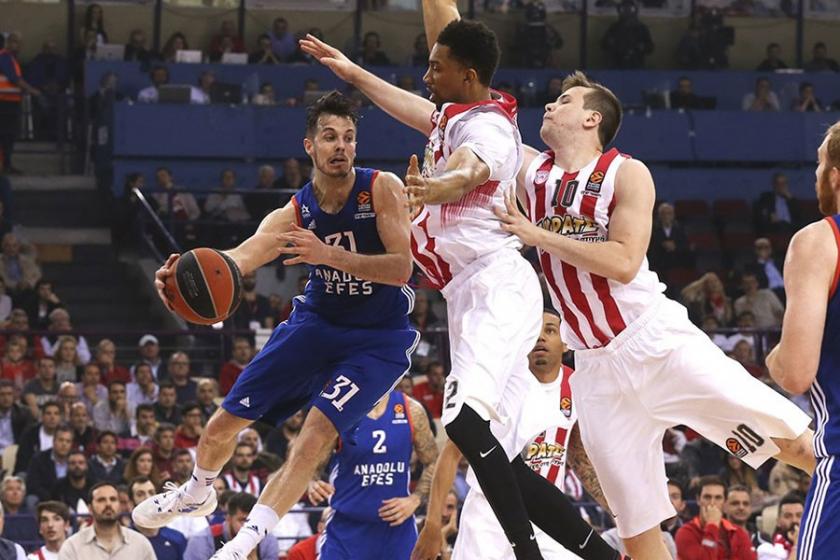 Anadolu Efes, Yunanistan'da seriyi eşitledi