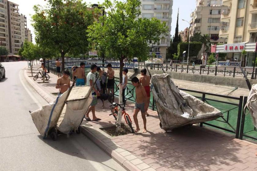 Hava ısında sulama kanalları çocuklarla doldu