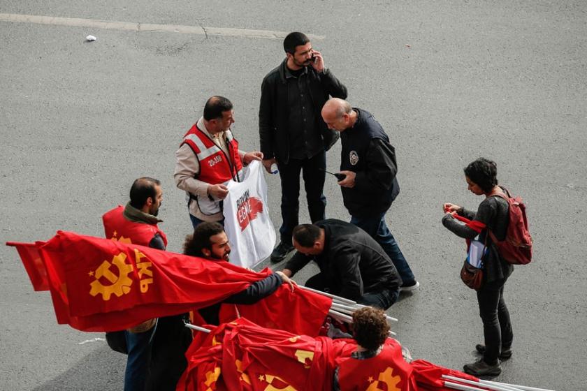 Bakırköy'de pankart ve dövizler fotoğraflanıyor