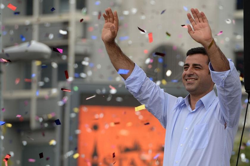 Demirtaş cezaevinde yazdığı öyküleri kitaplaştırıyor