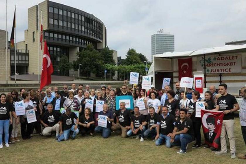 CHP Düsseldorf’ta 'adalet çadırı' kurdu