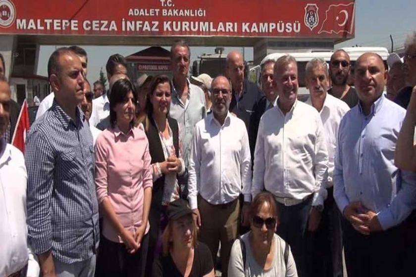 CHP'li 12 milletvekili  Berberoğlu'yu ziyaret etti  