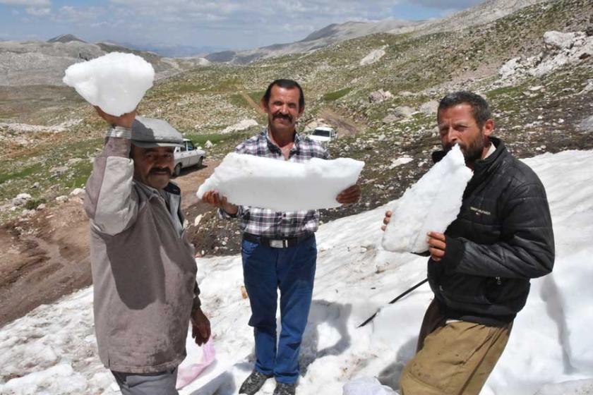 Sıcaktan bunalanlar Torosların karıyla serinliyor