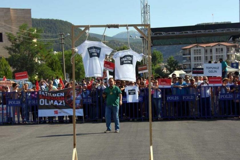 Eskişehir'de 'Hero' tişörtlü 2 kişi gözaltında