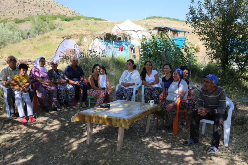 Ağaçpınar'daki köylülerin yolları, suları, elektrikleri yok