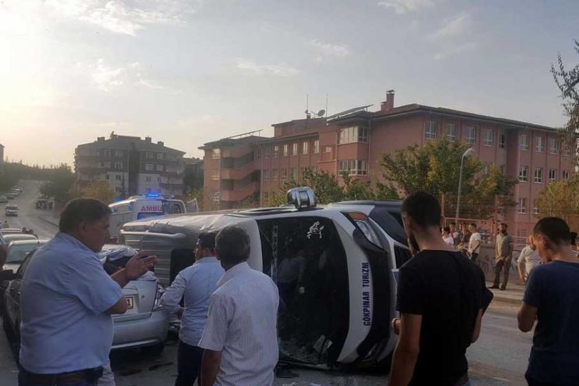 Ankara'da öğrenci servisi devrildi: 10 yaralı