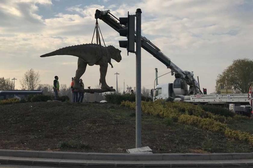 Ankara'da fıskiyeden sonra dinozor maketi de kaldırıldı