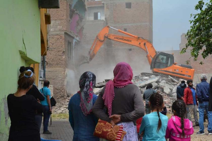 Levent Tüzel: Diyarbakır yalnız olmadığını hissetmek istiyor