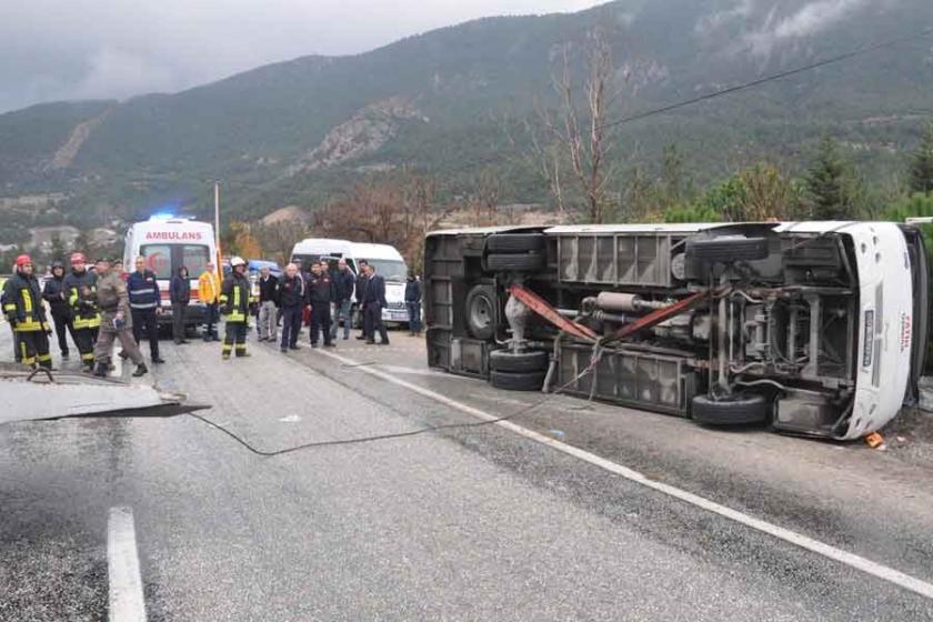 Denizli'de öğrenci servisi kaza yaptı: 24 yaralı