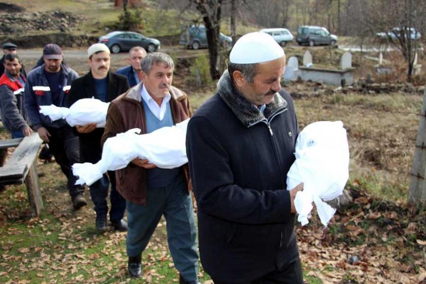 Niksar'da 3 kardeş yan yana toprağa verildi