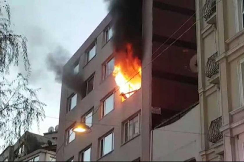 Karaköy'de patlama sonucu yangın