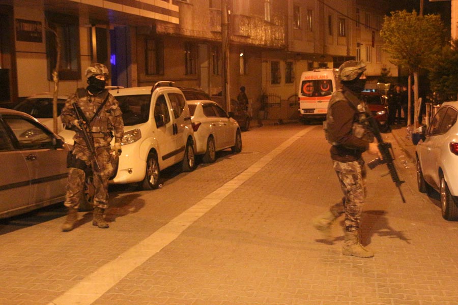 Operasyon, Küçükçekmece’de Yeşilova Mahallesi Tansel Caddesi Terzi Sokak üzerindeki bir binaya düzenlendi.