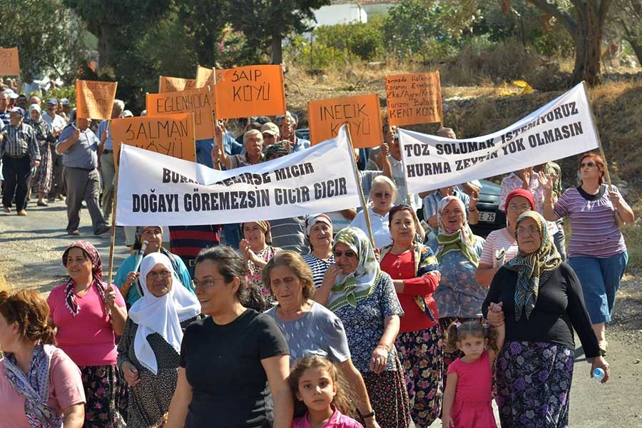 Ruhsat iptaline rağmen Karaburun'daki taş ocağı hala faal