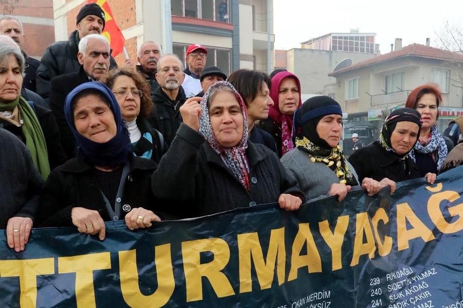 Mahalle baskısı ve hayatın yükü arasına sıkışan kadınlar