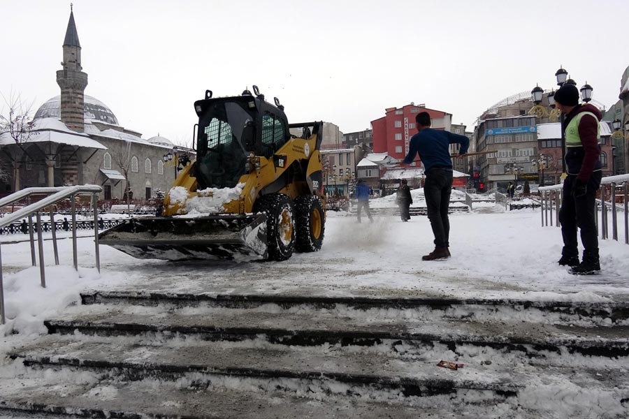 Doğu Anadolu Bölgesi'nde 650 köy yolu ulaşıma kapandı