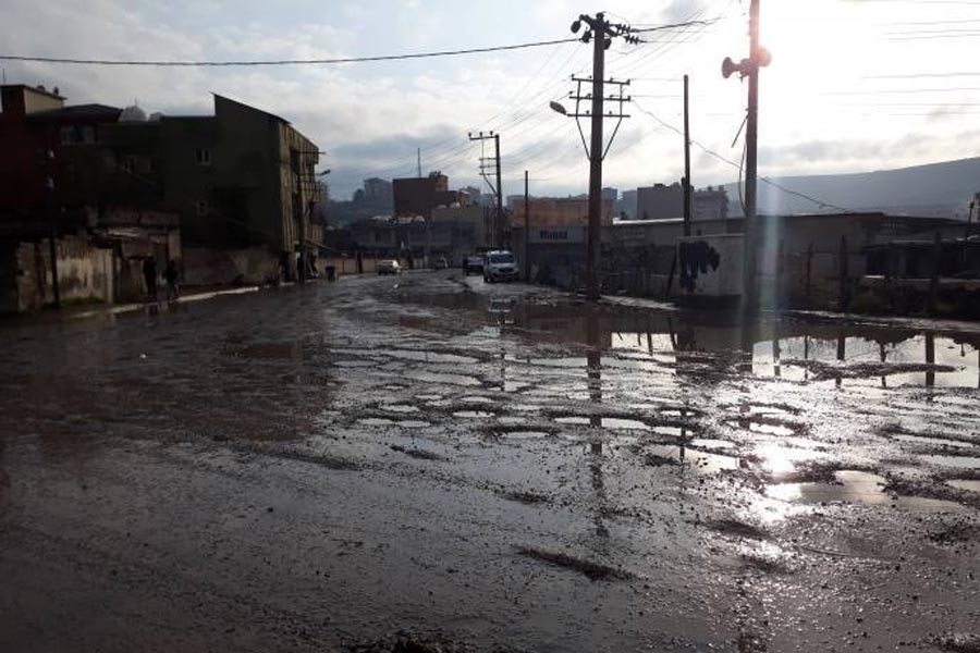 Şırnak'ta halk yollarının yapılmasını istiyor