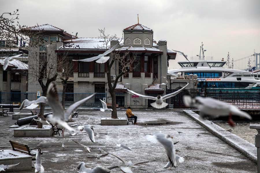 İstanbul beyaz örtü ile uyandı