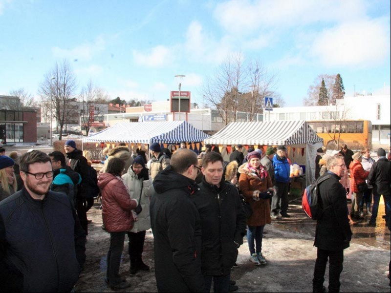 Finlandiya'da halk sığınmacılara destek verdi