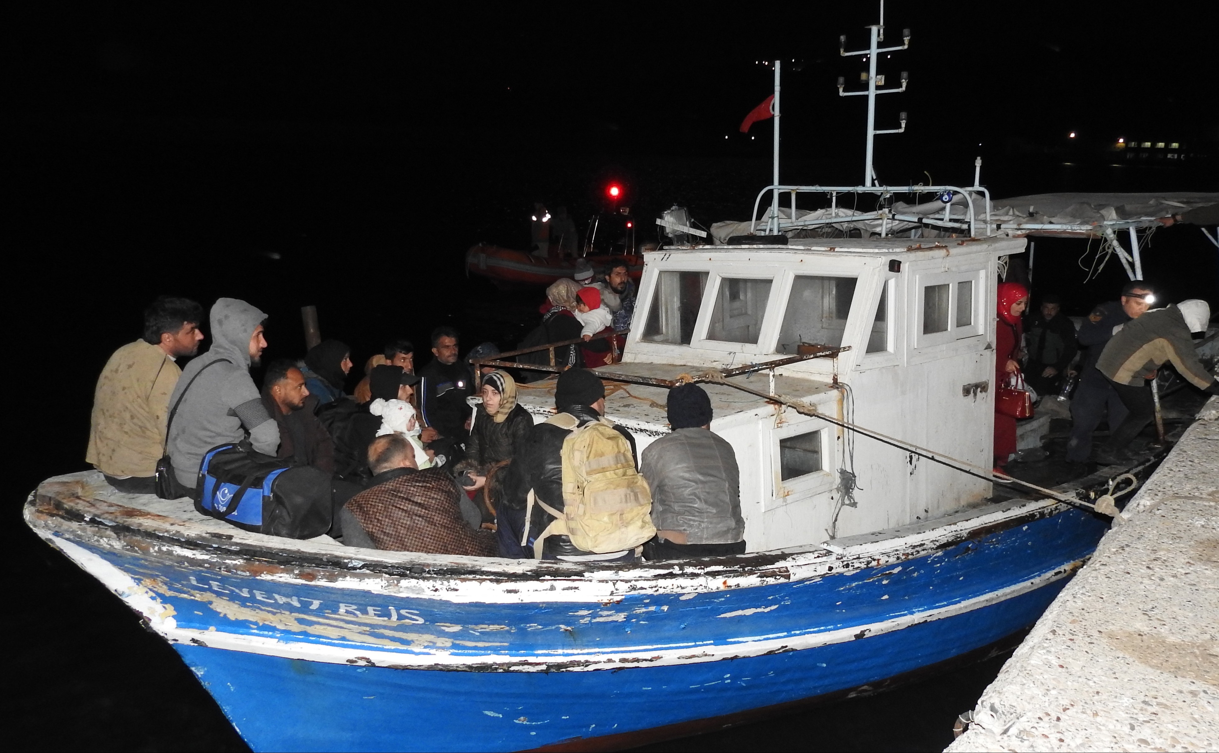 60 kişilik tekneye 112 Suriyeli mülteciyi bindirmişler