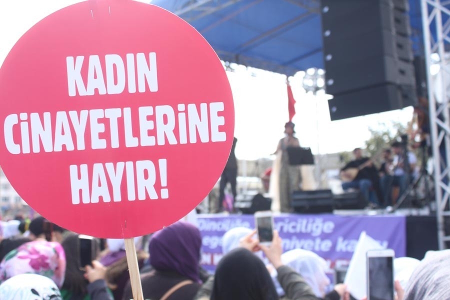 19 kez bıçaklanan kadından ‘iyi hal’ indirimine tepki