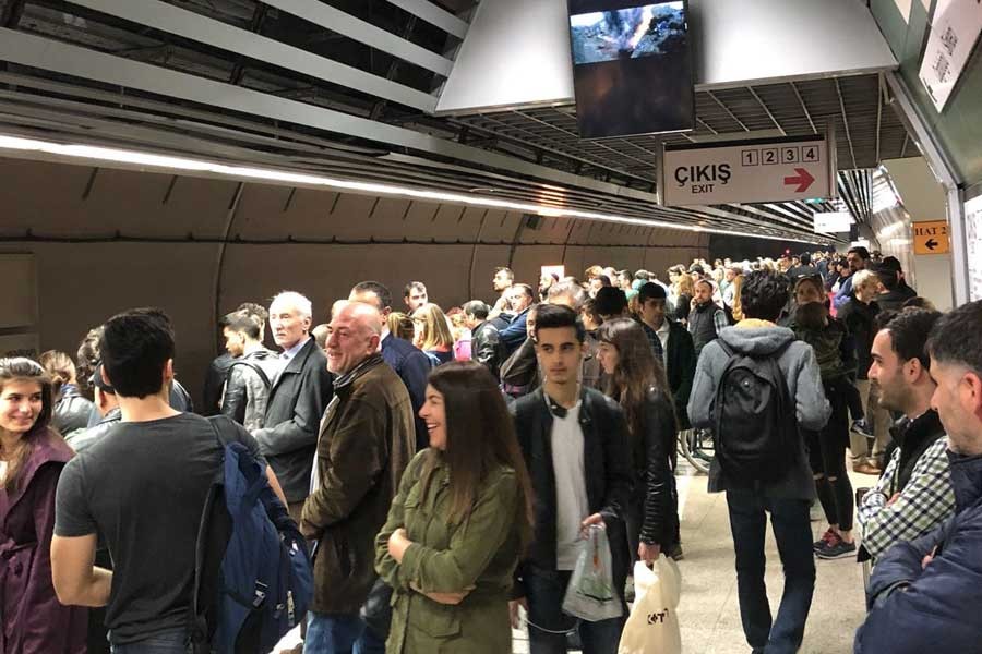 Sirkeci Marmaray İstasyonu'nda raylara düşen yolcu yaşamını yitirdi