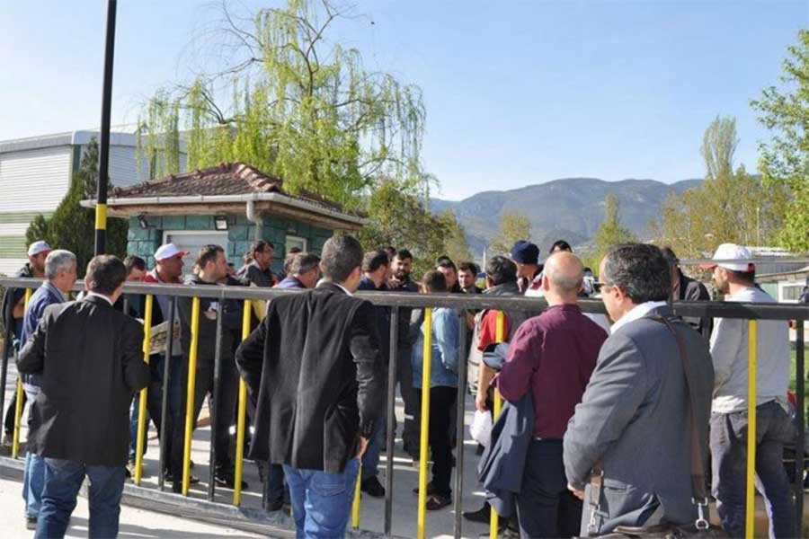 Betra'da 9 işçi, polis gözetiminde işten atıldı