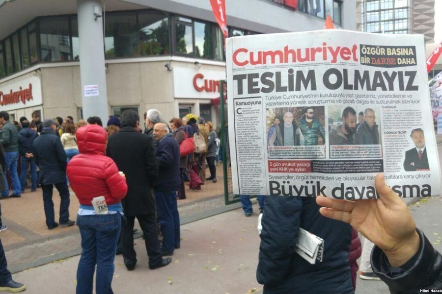 Yeniden görülen Cumhuriyet davasında mahkeme, Yargıtayın beraat kararına direndi