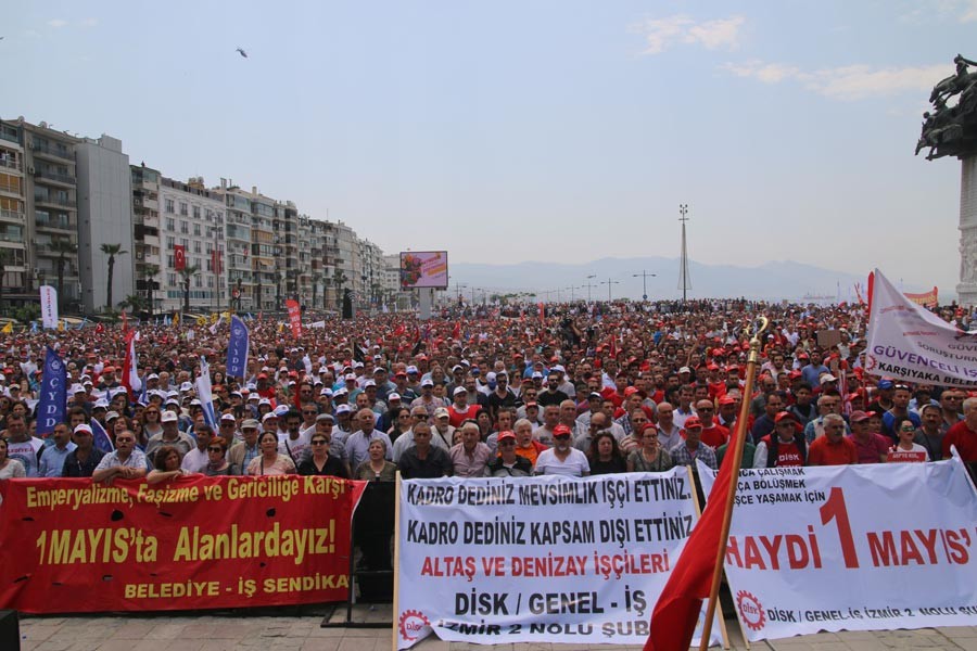 İzmir'de coşkulu miting: 24 Haziran'a kadar her gün 1 Mayıs