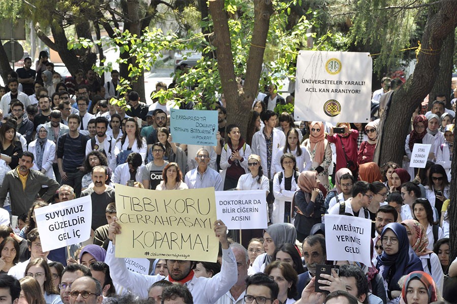 Üniversiteleri bölen kanun tasarısı kabul edilerek yasalaştı