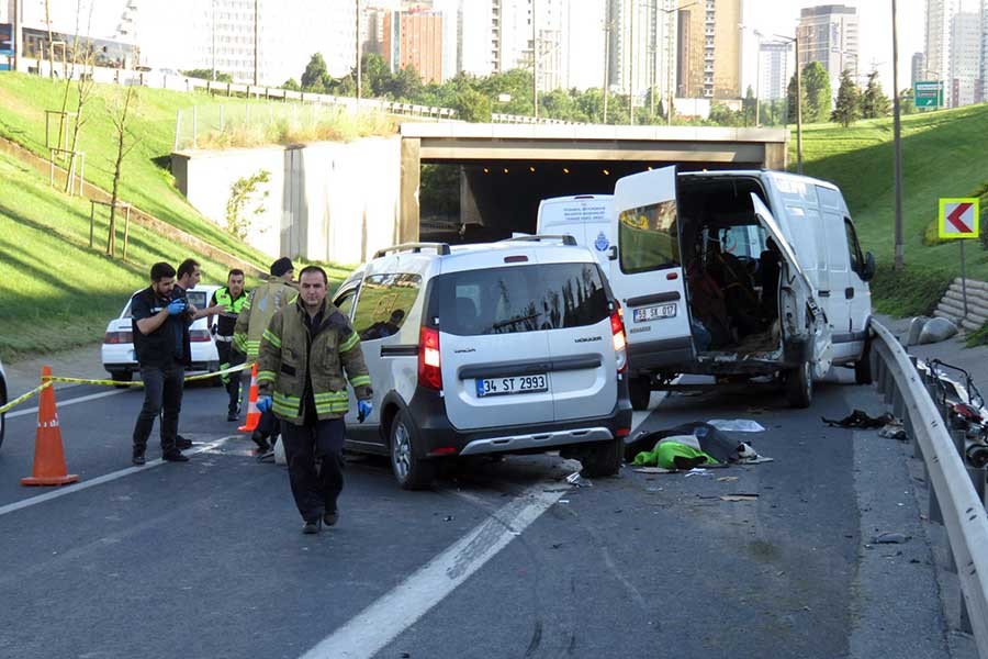 Ümraniye'deki trafik kazasında 2 işçi öldü, 5 işçi yaralandı